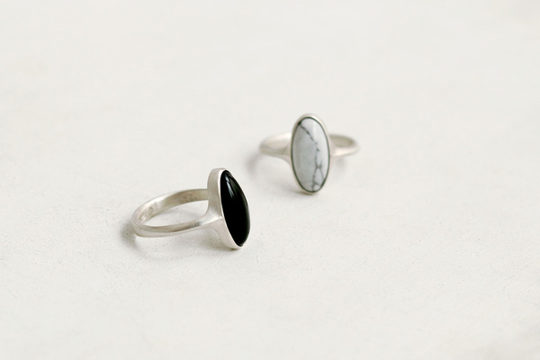 Oval form stone Ring
